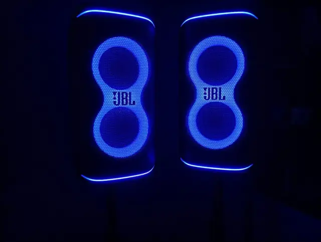 Musikbox mieten | JBL PartyBox 520 – 2 Mikrofone + Stativ inkl. | 49 € / 3 Tage | köln und Umgebung (+ ca. 60 km)
