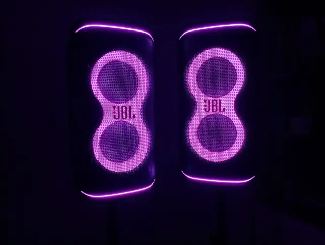 Musikbox mieten | JBL PartyBox 120 – 2 Mikrofone + Stativ inkl. | 35 € / 3 Tage | köln und Umgebung (+ ca. 60 km)